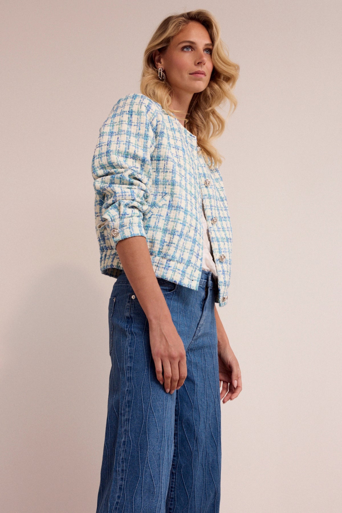 Blauwe tweed jas met ronde hals van Tramontana, stijlvolle en warme damesjasje in melange design.