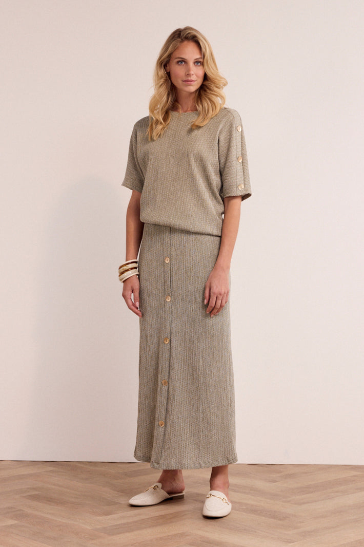 Crinkle maxi rok Tramontana Aloe Melange met een vloeiende pasvorm en elegante uitstraling, zichtbaar op de afbeelding.
