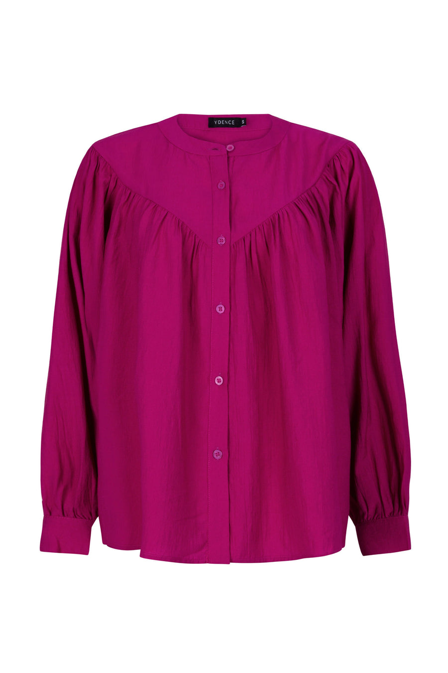 Fuchsia paarse blouse Hester van Ydence met losvallende pasvorm en lange mouwen, gedragen door een model.