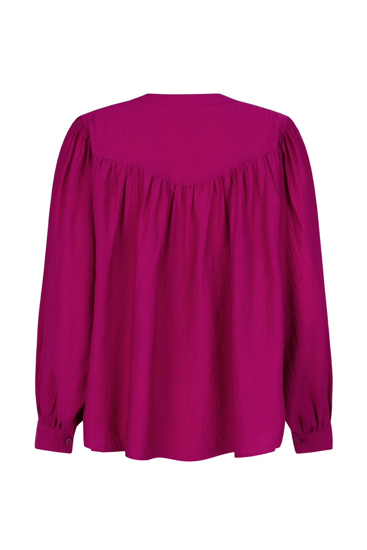 Lichte fuchsia paarse blouse Hester van Ydence met lange mouwen en losse pasvorm, gedragen door een model.