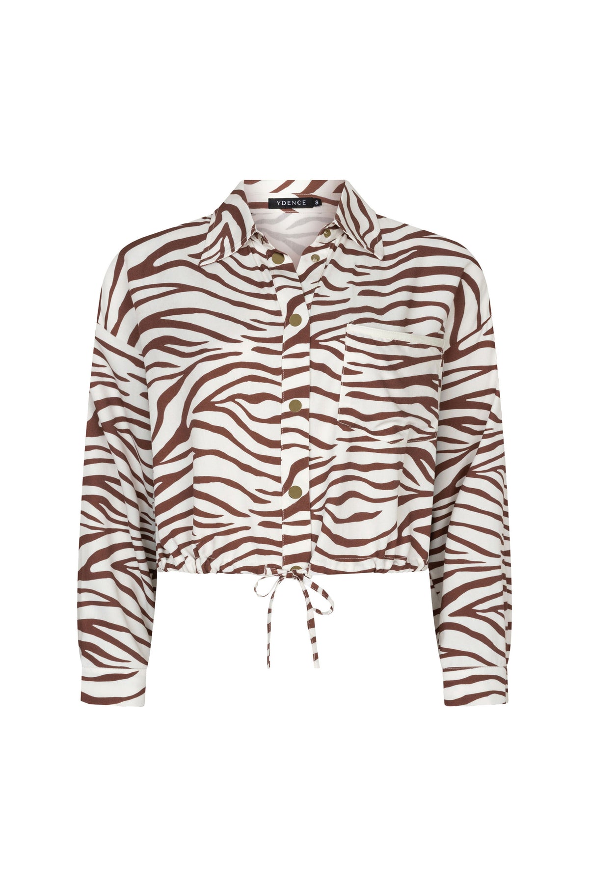 Blouse Nielie Zebra van Ydence met zwart-wit zebra print, lange mouwen en losse pasvorm, gedragen door een model.