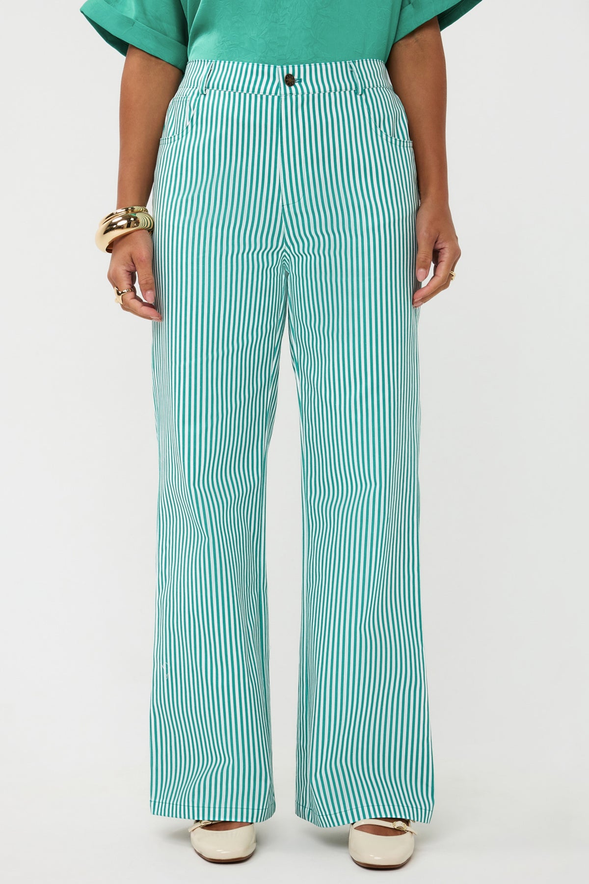 Sea green Djamilla broek van Ydence, lang model met comfortabele pasvorm en stijlvolle uitstraling.