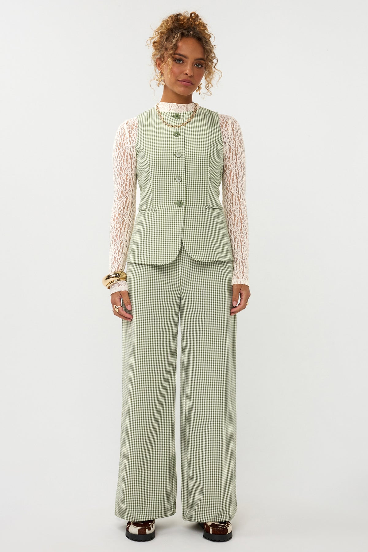 Groene geruite Gilet Jette van Ydence, close-up van de comfortabele pasvorm en stijlvolle patroon.