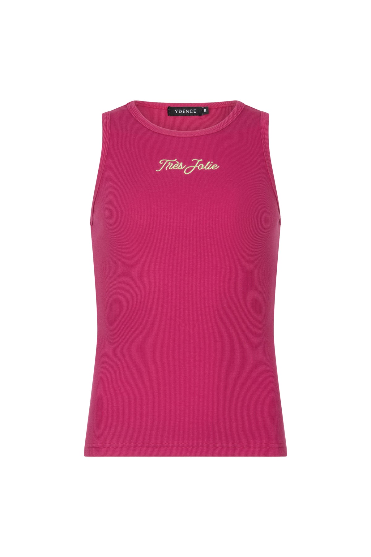 Ydence Top Tres Jolie Berry Pink, lichtroze top met dunne bandjes en een ronde hals, gedragen door een model.