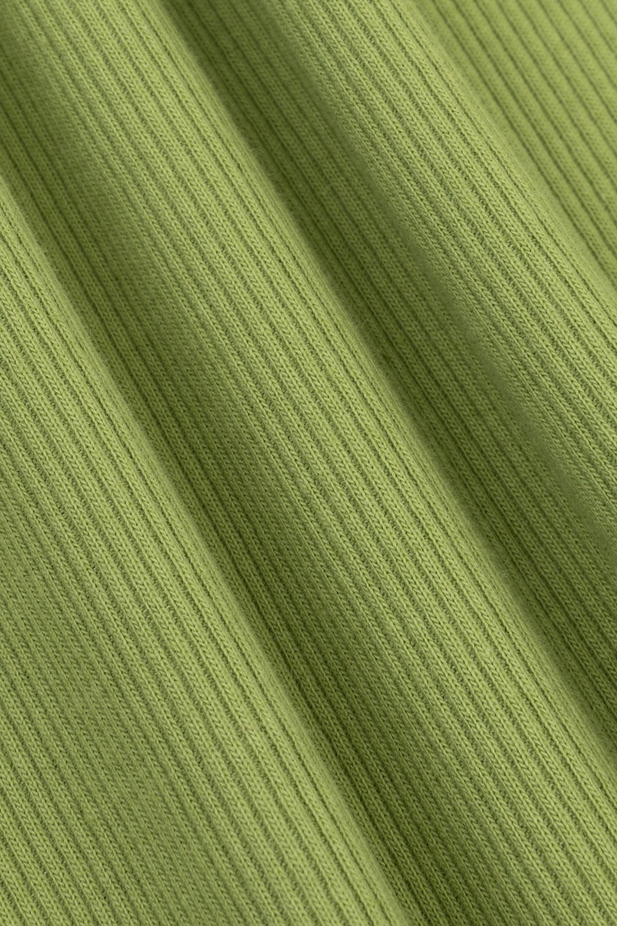 Groene top van Ydence, Tres Jolie, met een stijlvolle pasvorm en zachte stof, zichtbaar in de afbeelding.