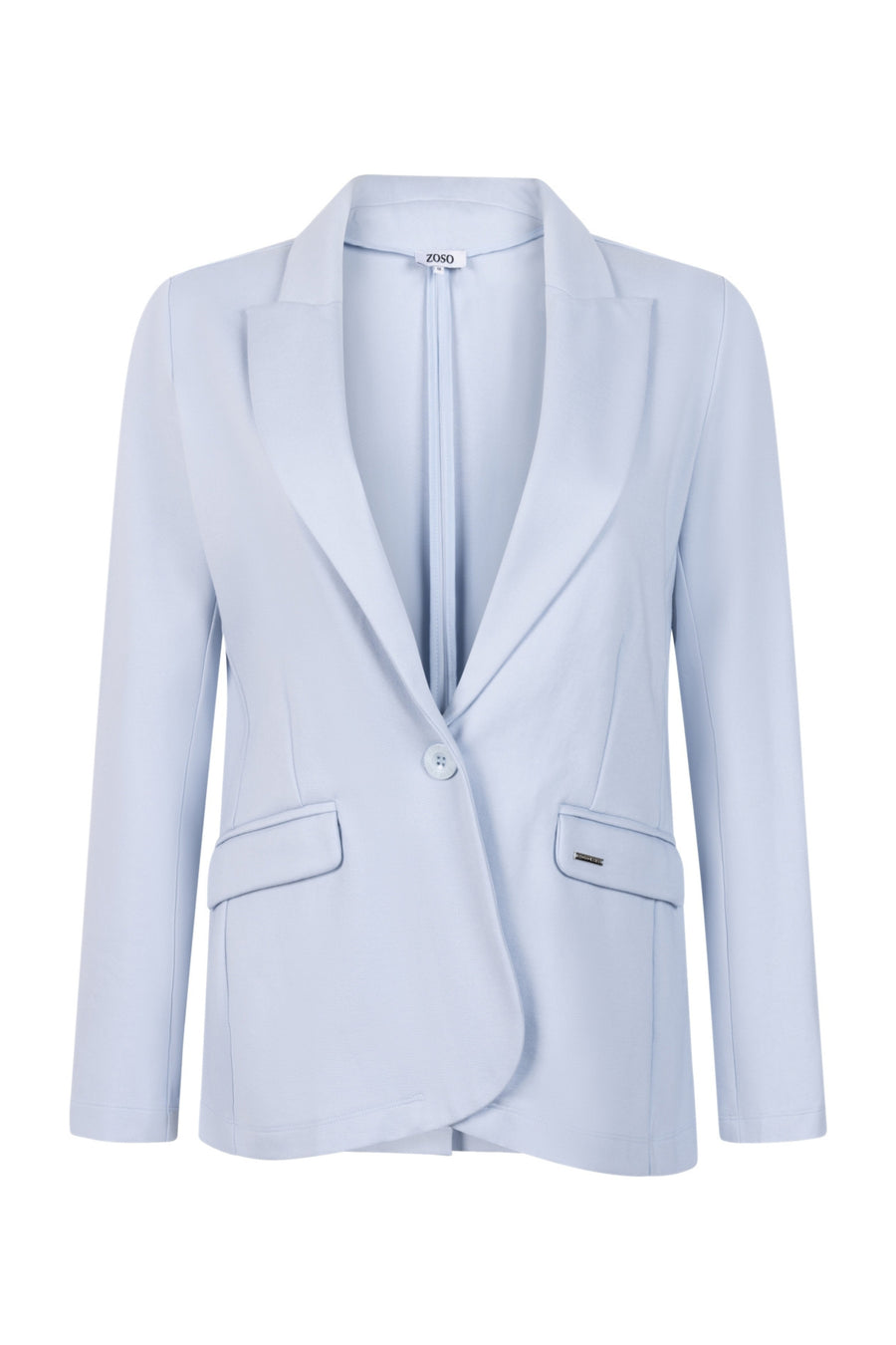Blazer Nancy Blue van Zoso met gekleurde details en knoopsluiting, gedragen door een model.