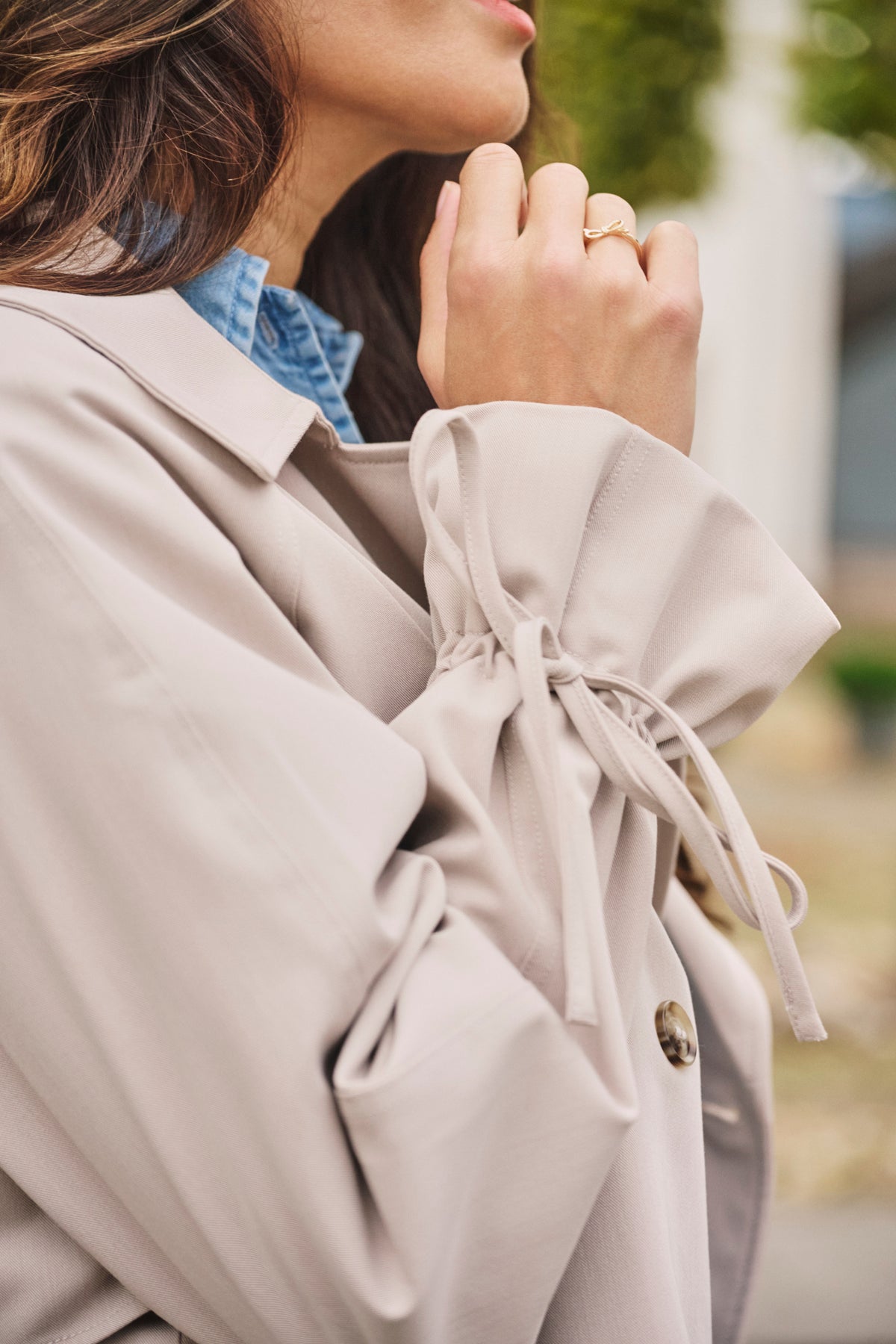 Zoso Maxime Sand Stone jas met capuchon en ritssluiting, casual winterjas met patchdetails en zakken.