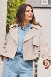 Zoso Maxime Sand Stone jas met capuchon en ritssluiting, stijlvolle outdoor jas voor dames.