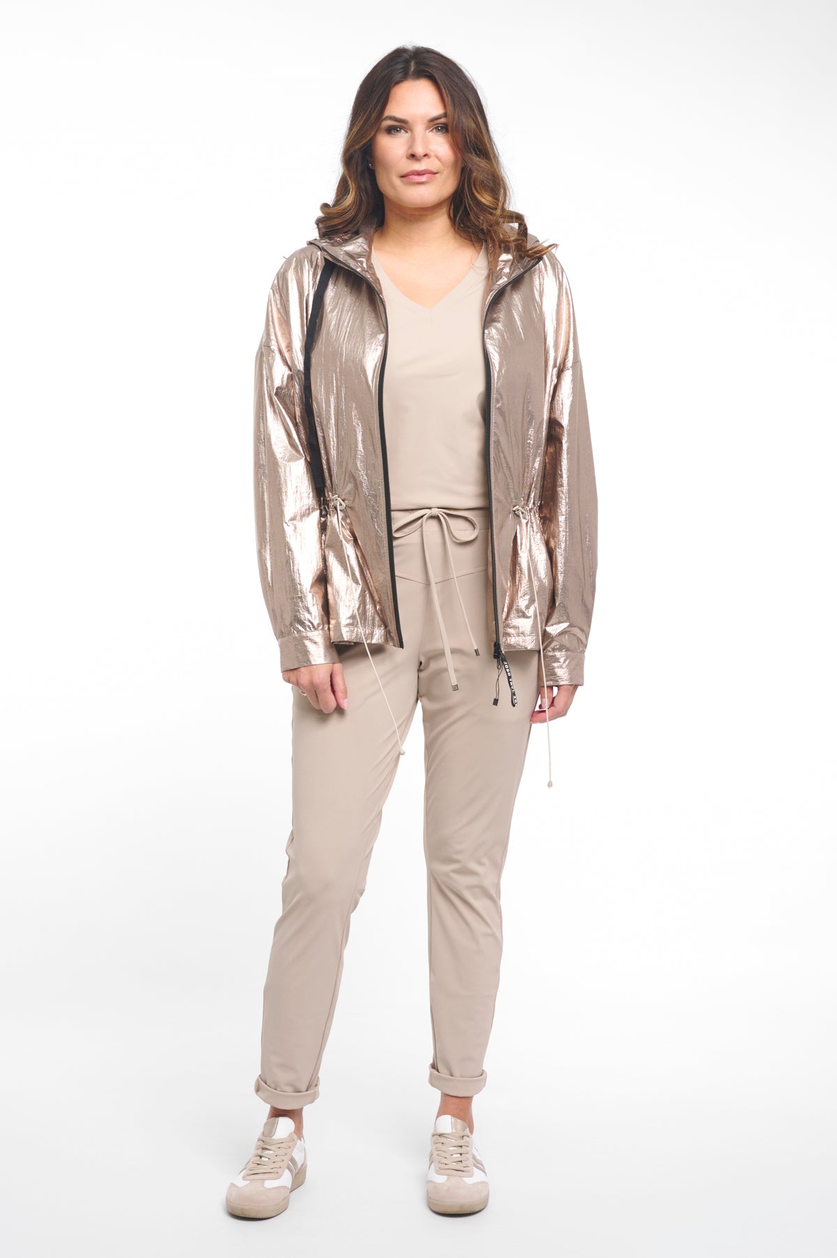 Zoso Stacey Brons jas voor dames, lichtgewicht jack met goudkleurige details en comfortabele pasvorm.