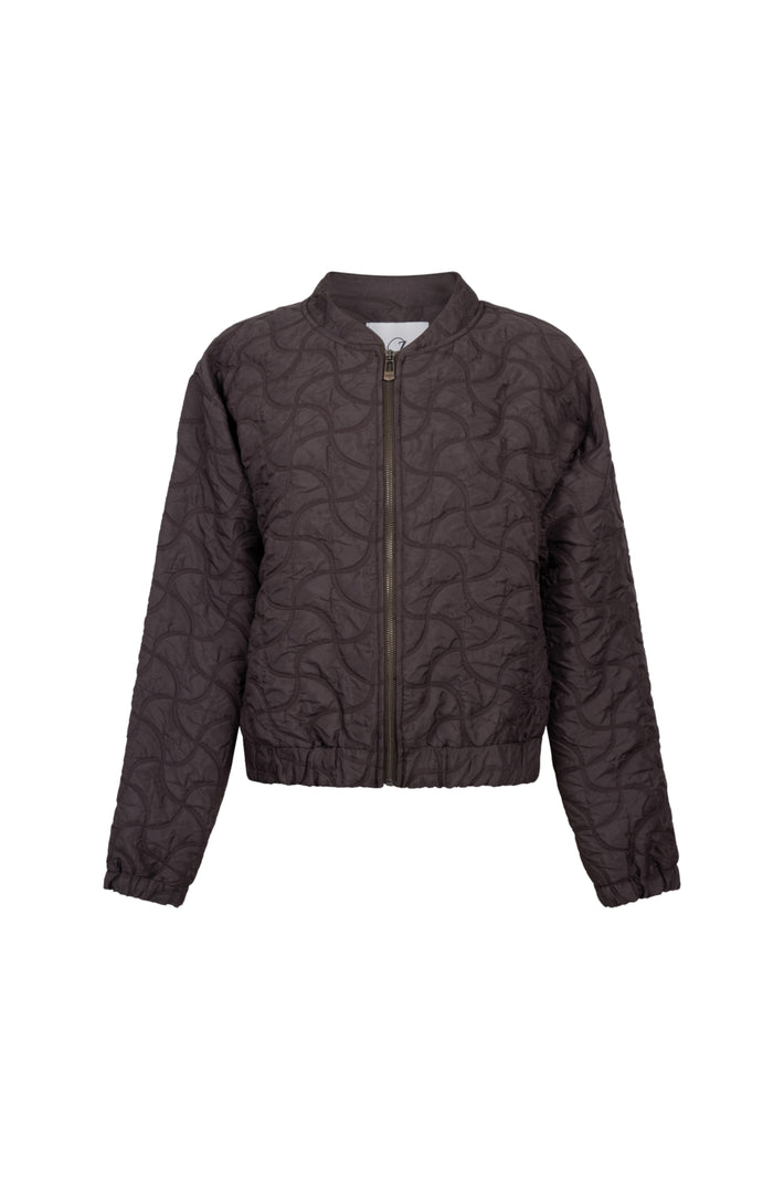 Zoso Sylvie Espresso jacket in donkerbruin met rits en kraag, getoond op model