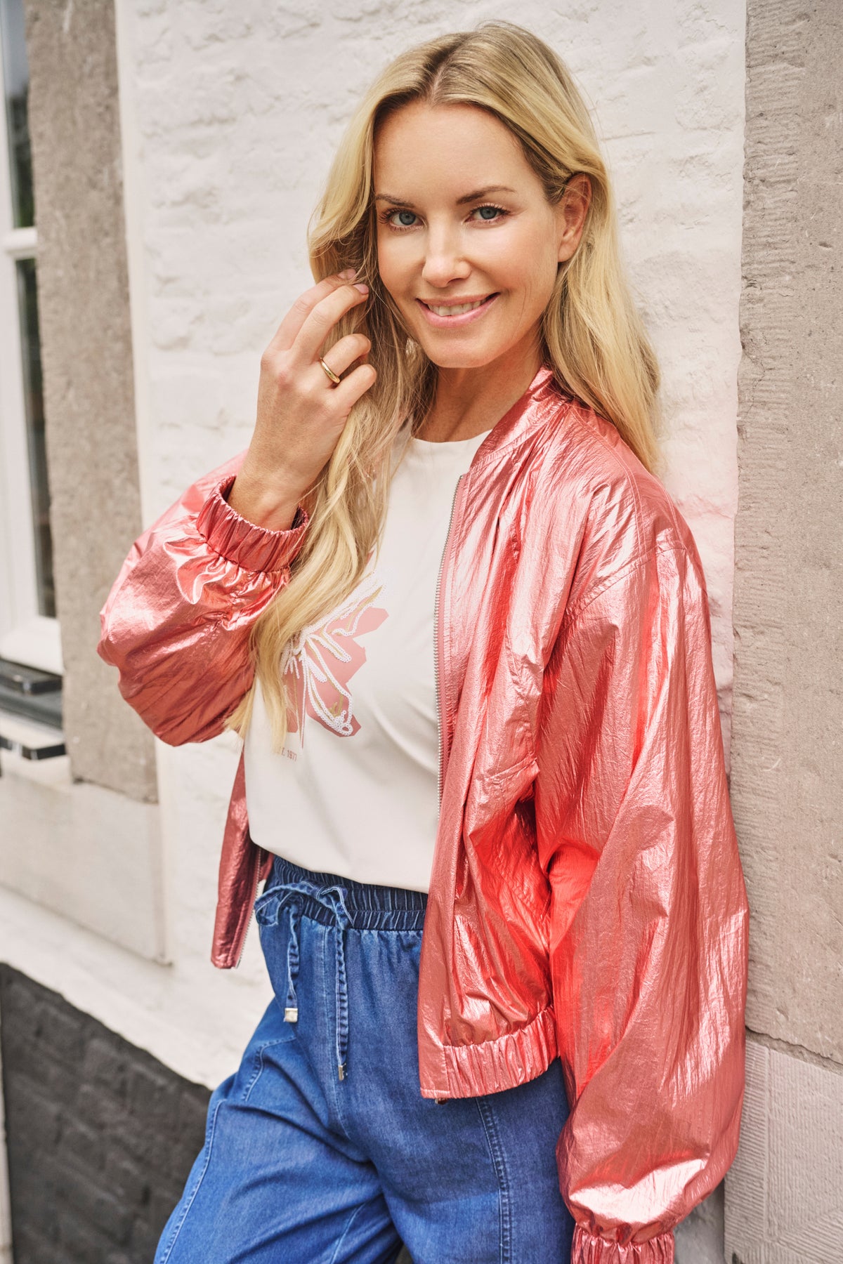 Zoso Jacket Zoe Desert Rose 261, lichtgewicht damesjas met roze kleur en capuchon, geschikt voor lente en herfst.