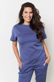 Blauwe Zoso T-Shirt Patty 261 met ronde hals en korte mouwen, gedragen door een model.