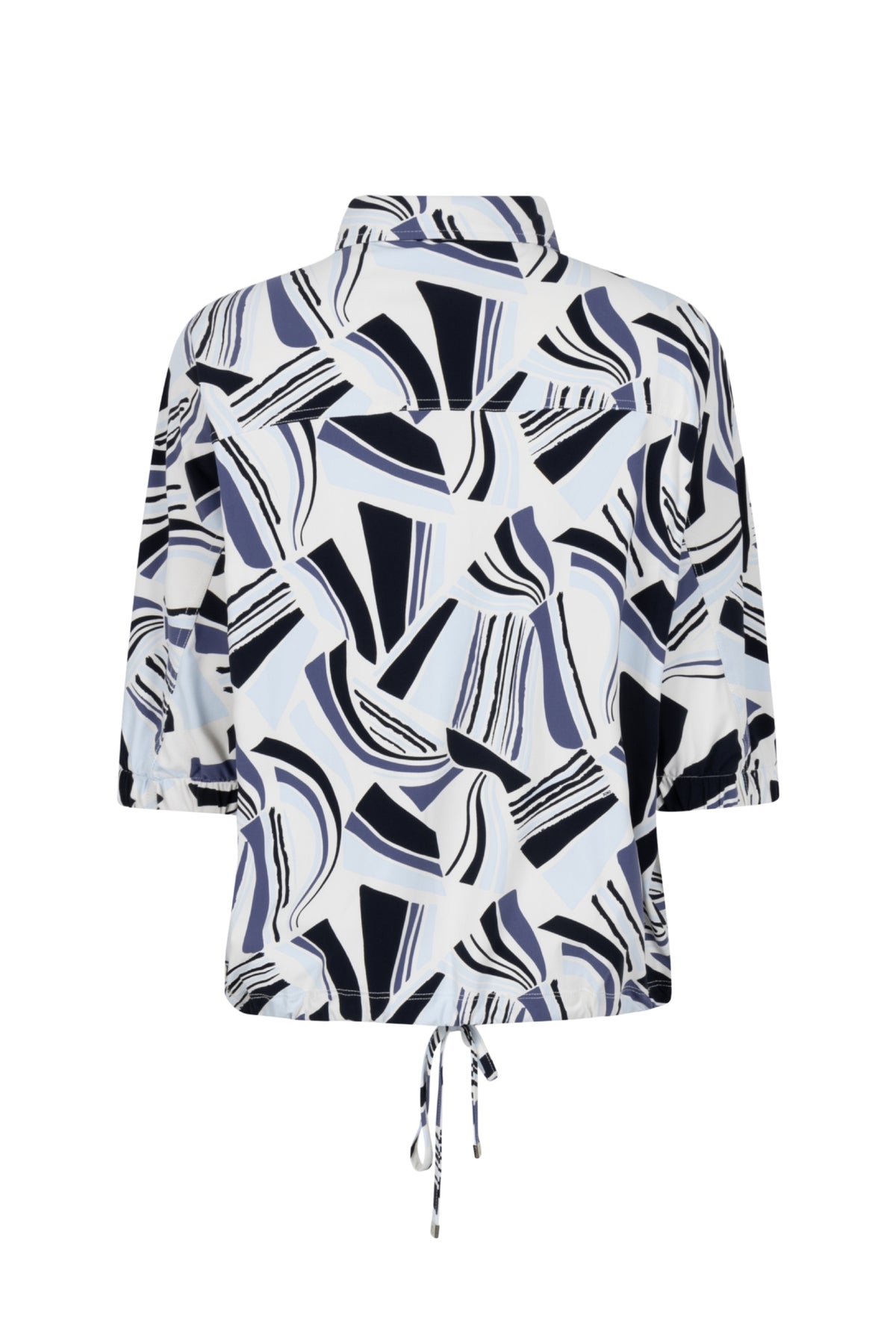 Zoso Travel Blouse Glenny in nachtblauw, zijdeachtig materiaal, lange mouwen en stijlvolle pasvorm, ideaal voor reizen.