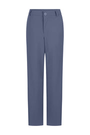 Zoso Travel Broek Miriam Blue, lichte blauwe reiskleding met elastische taille en comfortabele pasvorm, geschikt voor reizen en reizen.