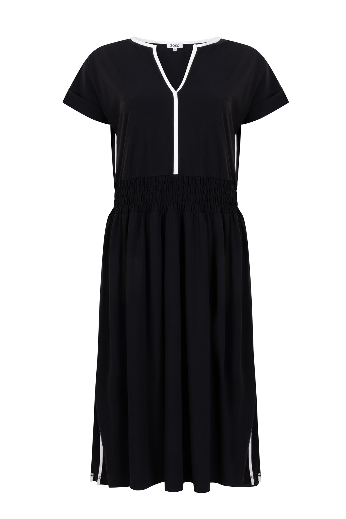 Zoso Travel Jurk Alice Black 253, elegante zwarte jurk met comfortabele pasvorm, geschikt voor reizen en casual gelegenheden.