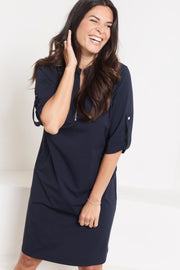 Zoso Travel Jurk Dian in nachtblauw, elegant lange jurk met flowy stof en comfortabele pasvorm.