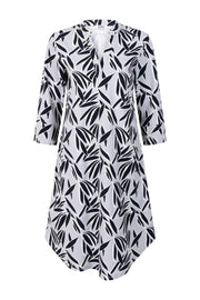 Zoso Travel Jurk Joshua in grijs en navy, soepel vallend met lange mouwen en ronde hals, geschikt voor reizen en casual dragen