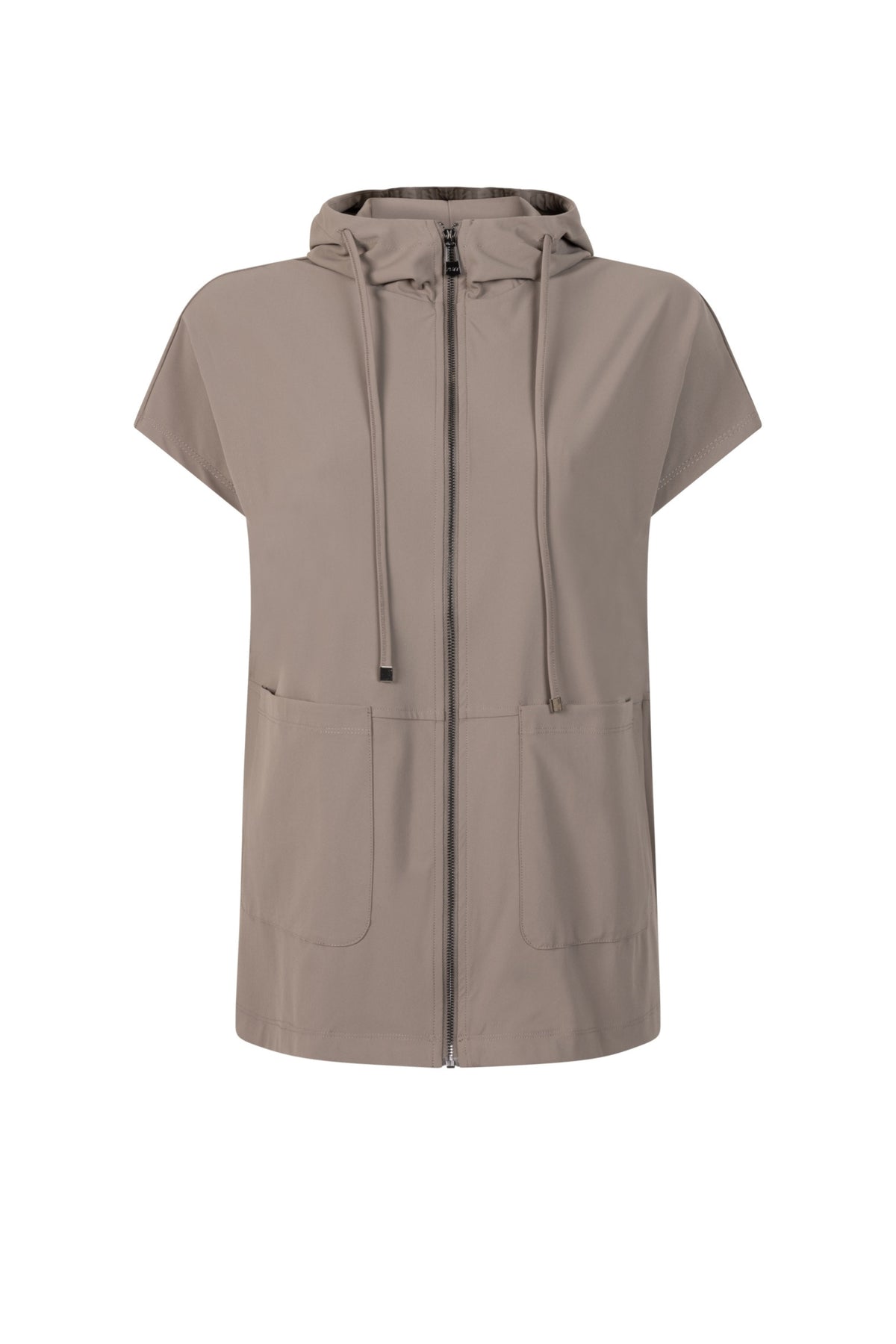 Reisvest Jayda Taupe van Zoso, lichtgewicht en praktisch met meerdere zakken, gedragen door een model.